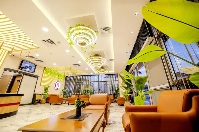 Otel lobisi ve oturma alanı